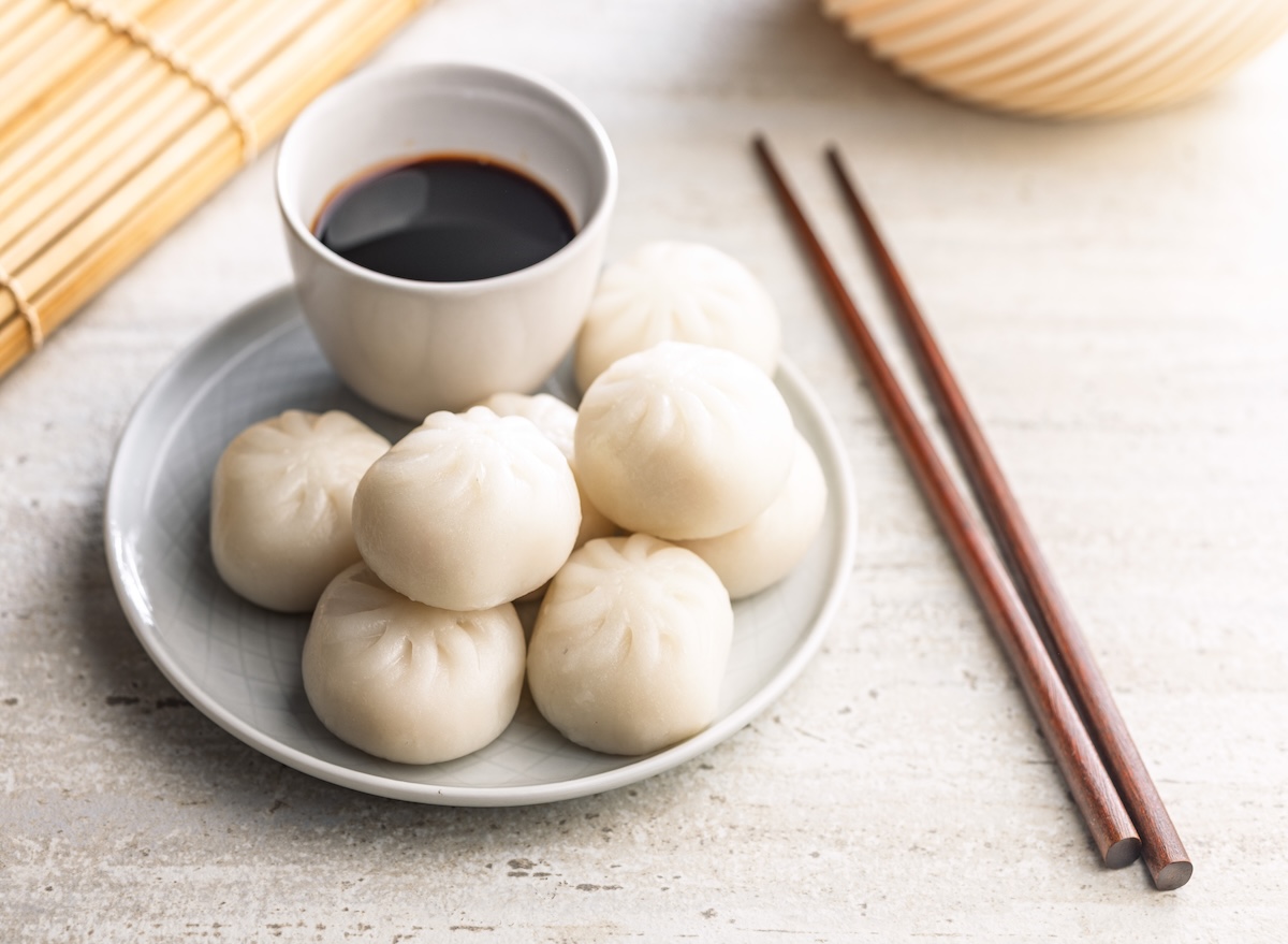 Xiao,Long,Bao.,Chinese,Dumplings,On,Plate,And,Soy,Sauce