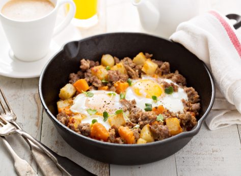 5 Chains Famous for Breakfast Skillets