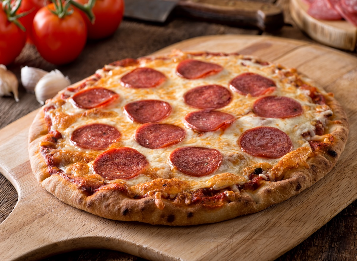 A,Delicious,Fresh,Homemade,Pepperoni,Pizza,On,A,Wooden,Pizza