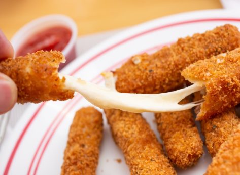 7 Mozzarella Sticks Made With Real Cheese