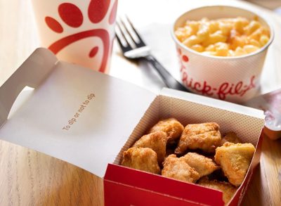 5 Chain Restaurants With the Best Fried Chicken and Mac and Cheese