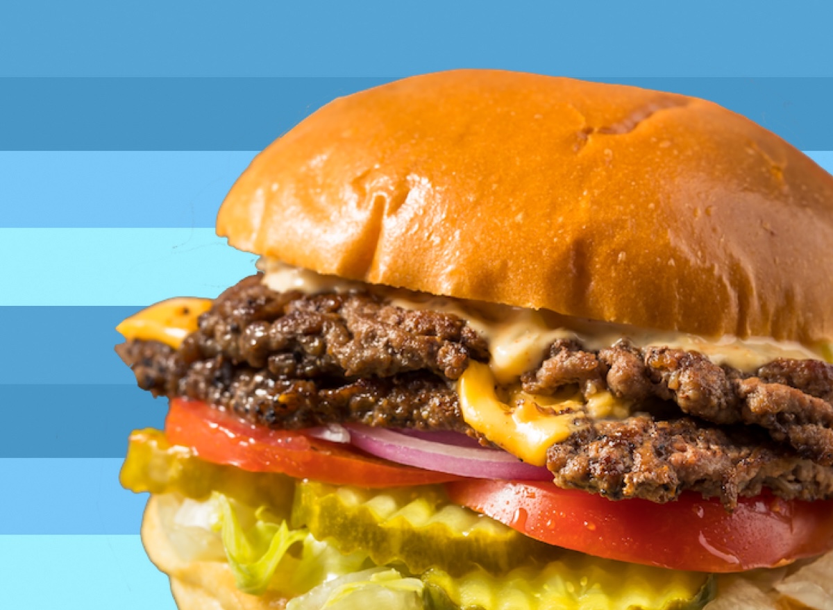 5 Chain Restaurants Where the Burgers Are Actually Smashed to Order