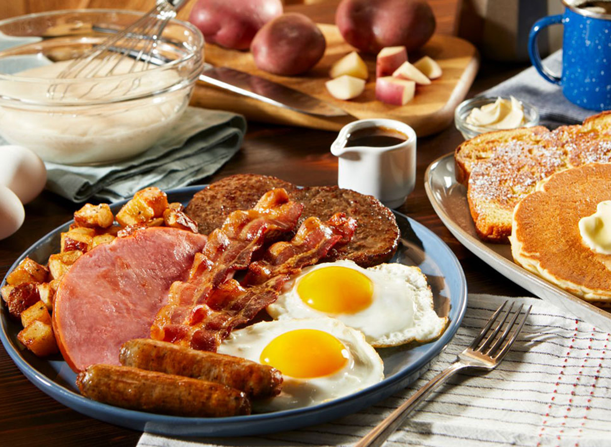 5 Restaurant Breakfasts That Contain More Calories Than a Cheeseburger