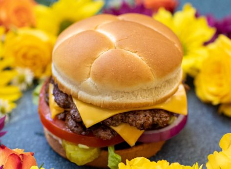 5 Chains That Still Butter Their Burger Buns
