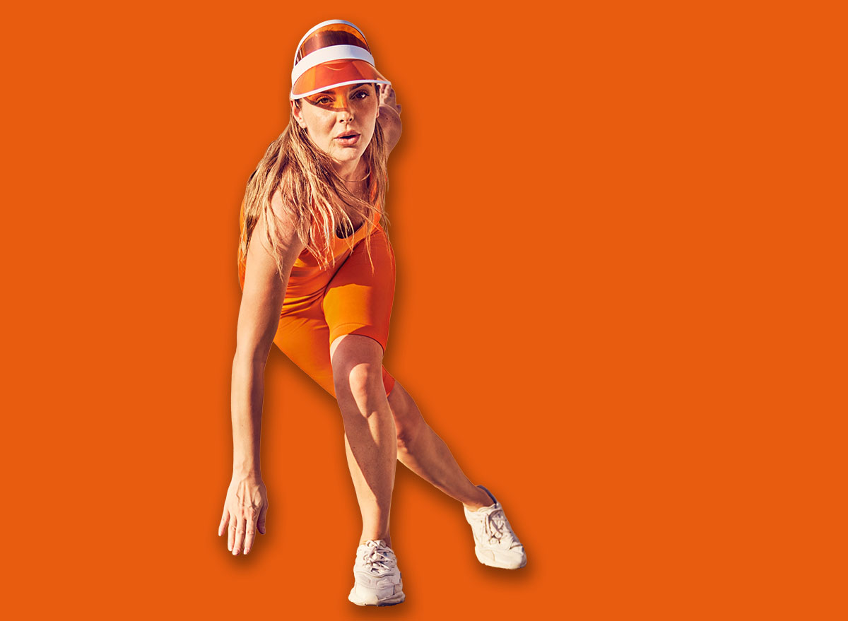 Athletic woman doing bodyweight HIIT skater exercise
