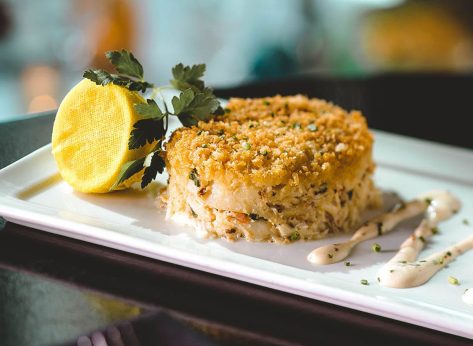5 Chains With the Best Crab Cakes and Fries