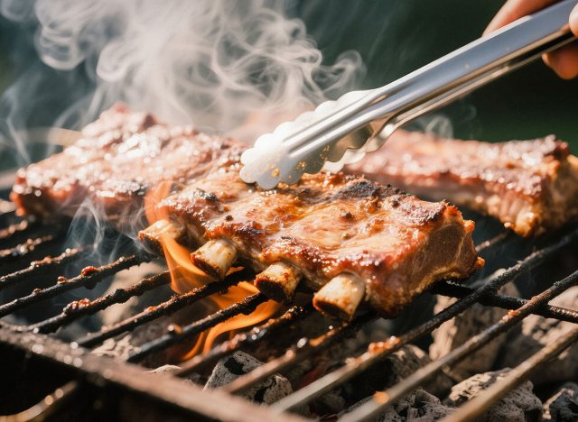 Grilling Ribs 