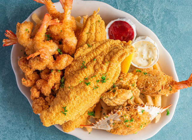 5 Restaurant Chains With the Best Fried Seafood Spreads, According to Diners