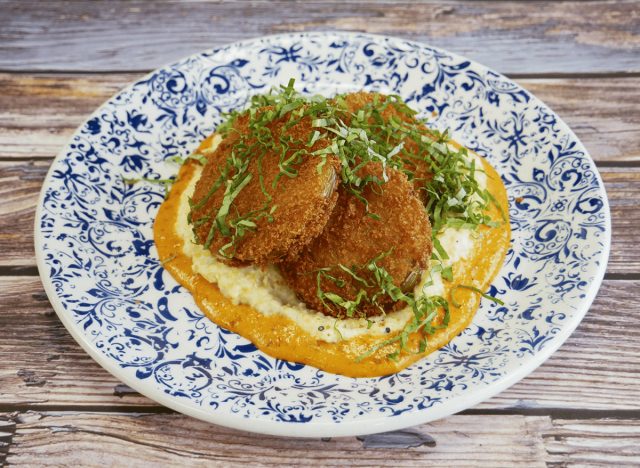 4 Chain Restaurants With the Best Fried Green Tomatoes, According to Chefs