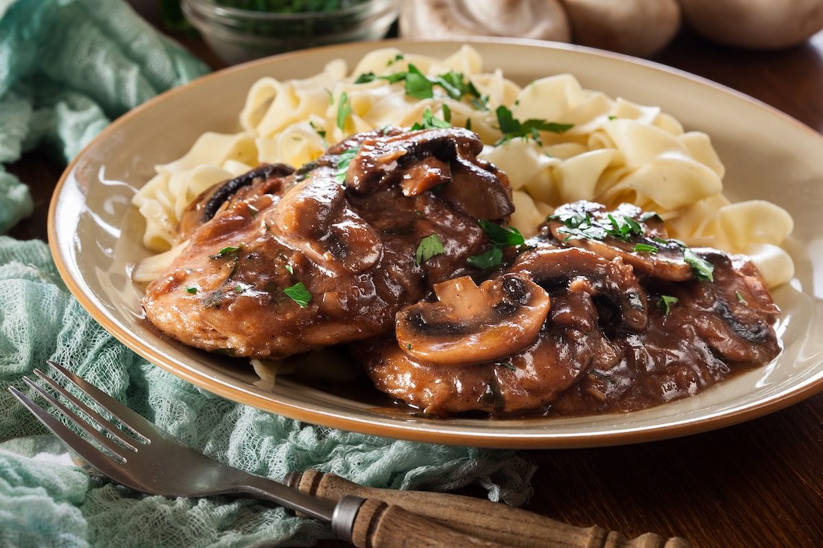 Delicious,Chicken,Marsala,Served,With,Fettucine,Pasta.,Italian,Cuisine