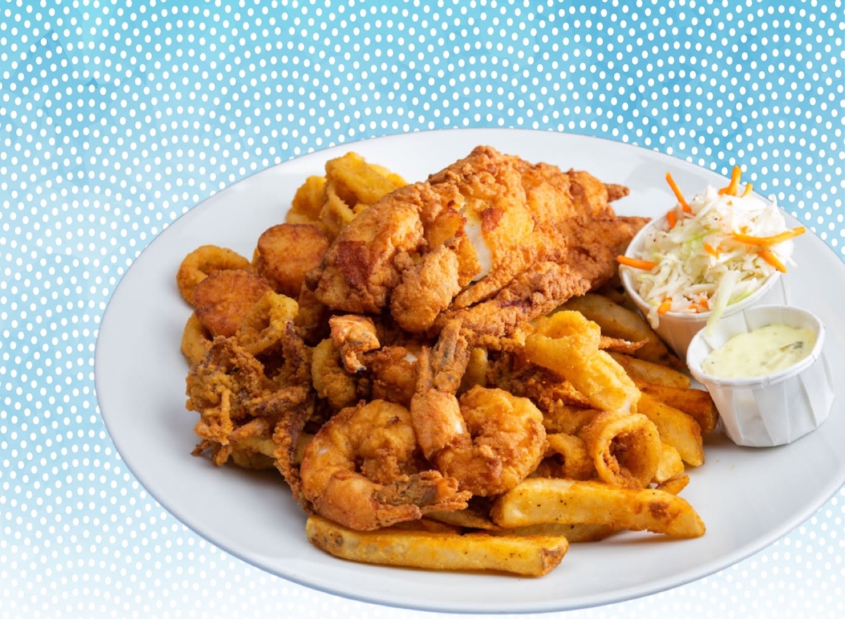 5 Restaurant Chains With the Best Fried Seafood on the Planet, According to Diners