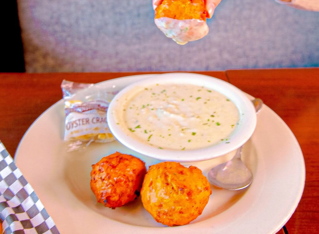 4 Restaurant Chains With the Best Clam Cakes