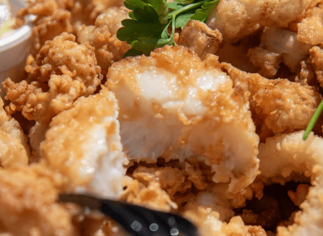 4 Restaurant Chains With the Best Clam Cakes