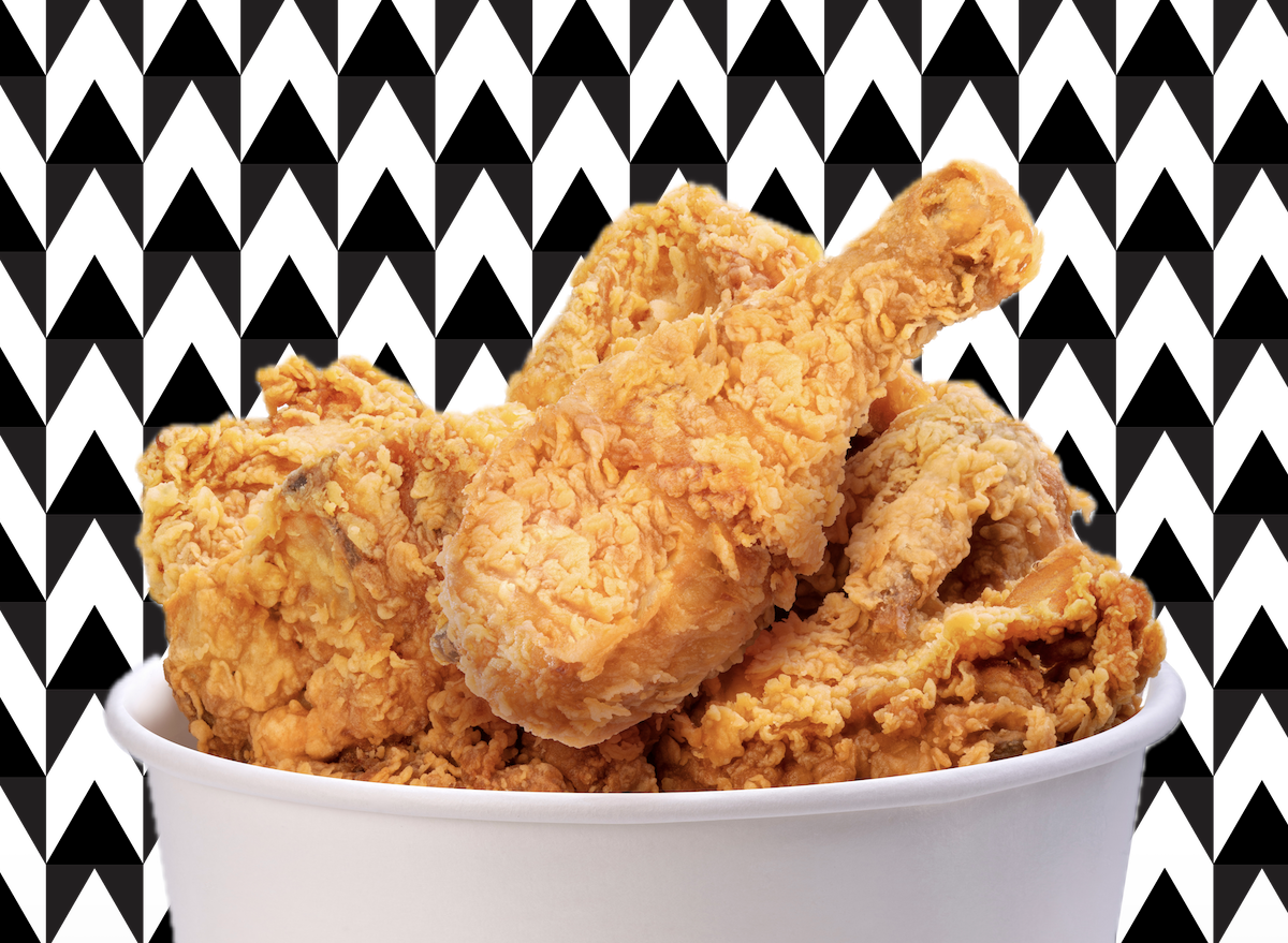 5 Restaurant Chains With the Best Fried Chicken Buckets, According to Diners