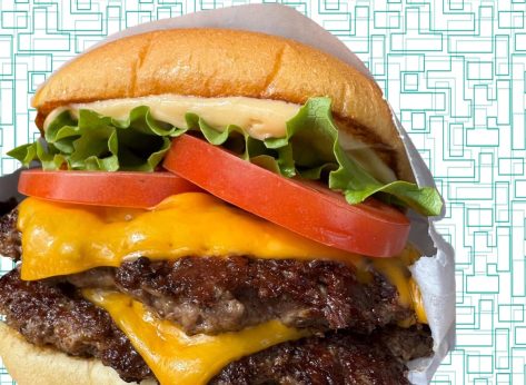 5 Chains That Don't Use Artificial Preservatives in Their Burgers