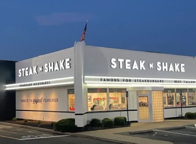 5 Restaurant Chains Fans Say Have the Best Steakburgers