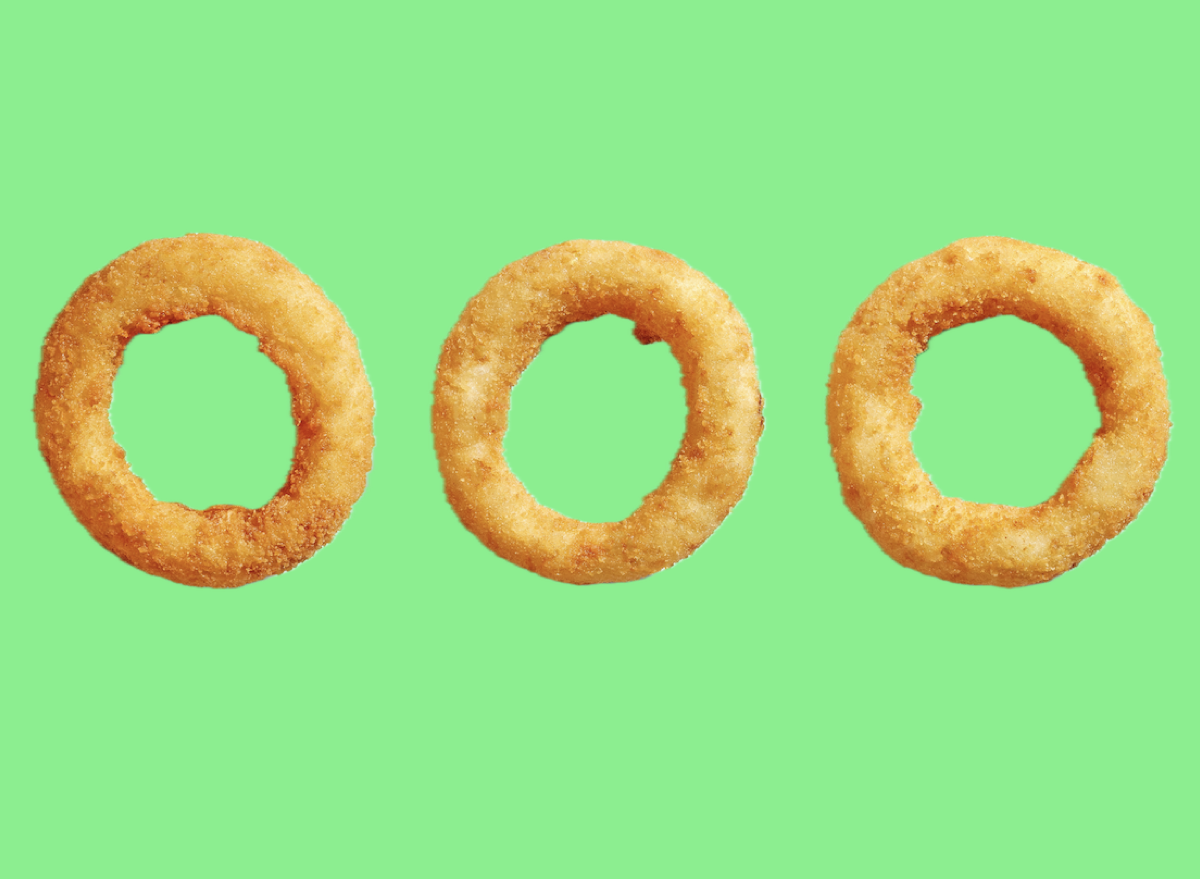 5 Chain Restaurants With the Best Onion Rings, According to Chefs