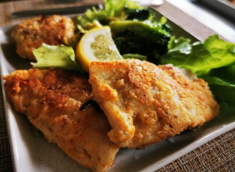 7 Restaurant Chains With Fried Fish Filets Bigger Than the Plate