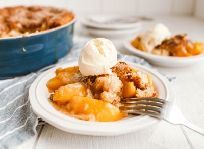 4 Chain Restaurants With the Best Peach Cobbler, According to Chefs