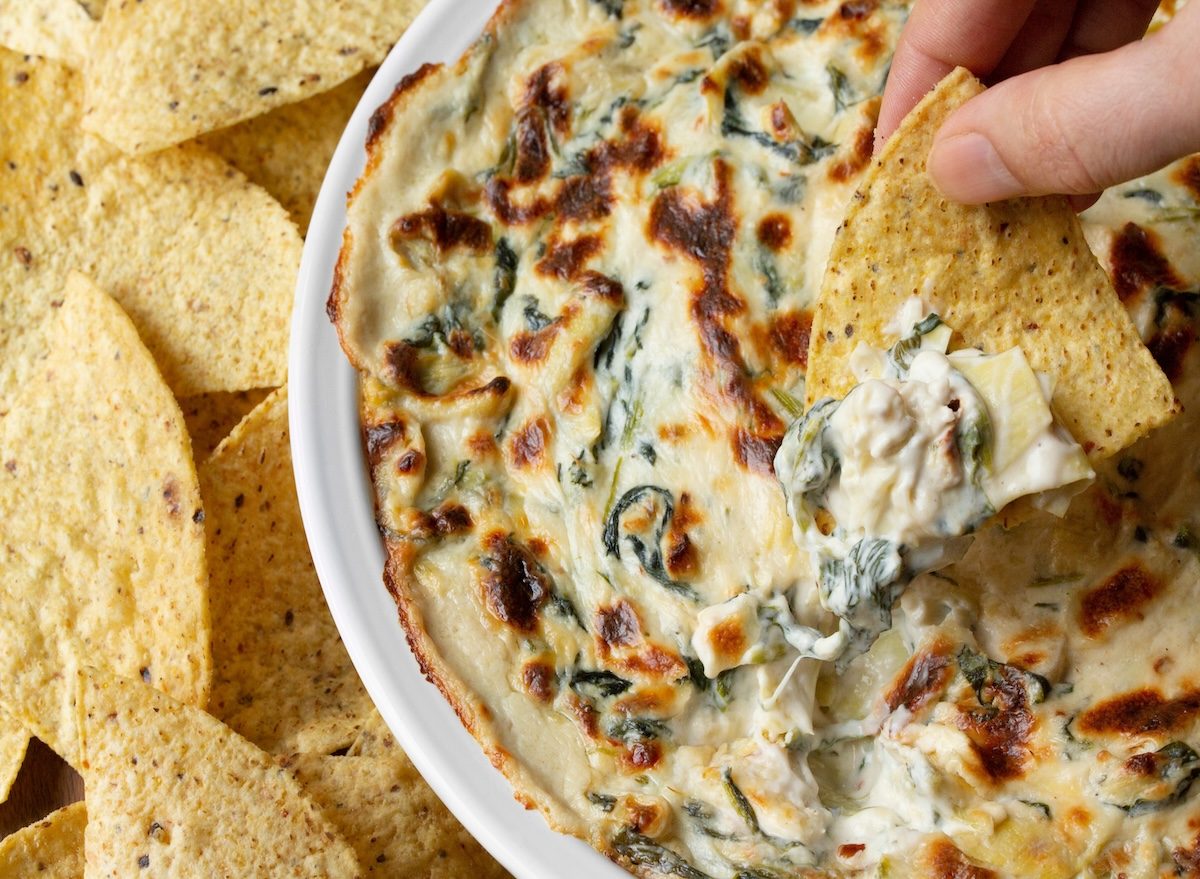 Classic,Spinach,Artichoke,Dip,With,Tortilla,Chips