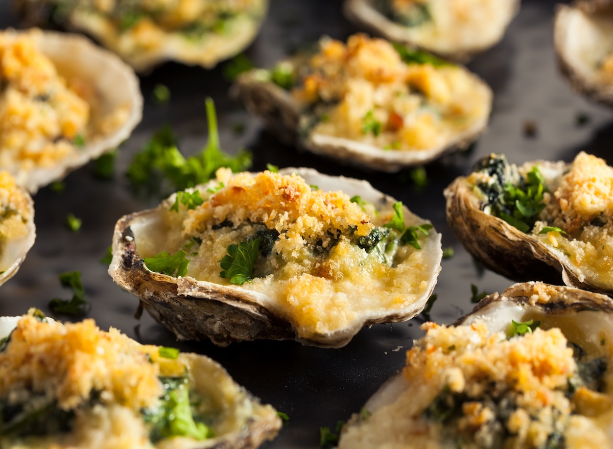 Homemade,Creamy,Oysters,Rockefeller,With,Cheese,And,Spinach