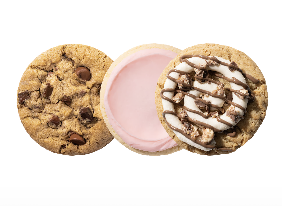 5 Restaurant Chains That Serve the Biggest Cookies in America