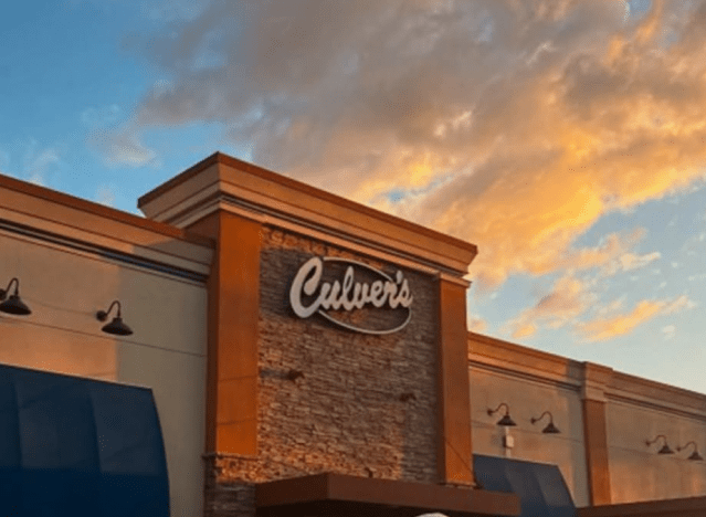 5 Restaurant Chains With the Best Fried Shrimp and Coleslaw, According to Diners
