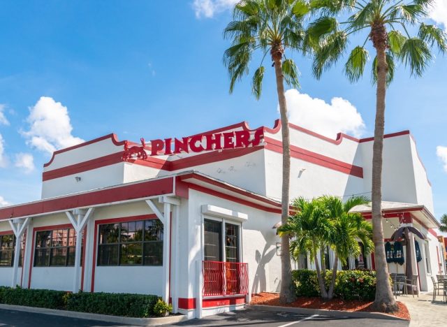 5 Restaurant Chains With the Best Fried Shrimp and Coleslaw, According to Diners