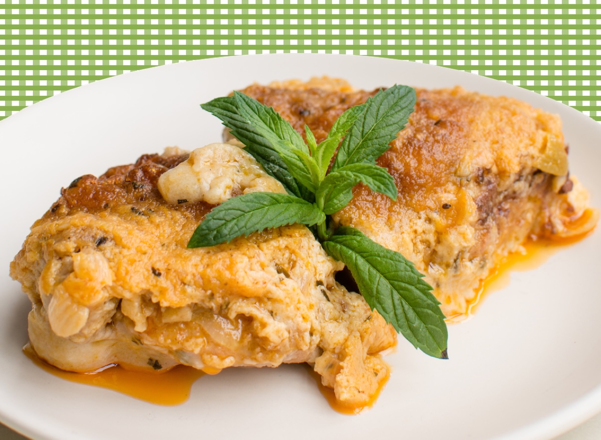 5 Restaurant Chains With the Best Smothered Chicken, According to Diners