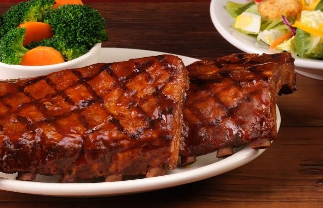 5 Chain Restaurants Famous for Serving Full Rack Rib Dinners