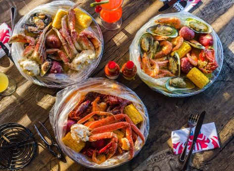 5 Chains With the Best Seafood Boils, Say Chefs
