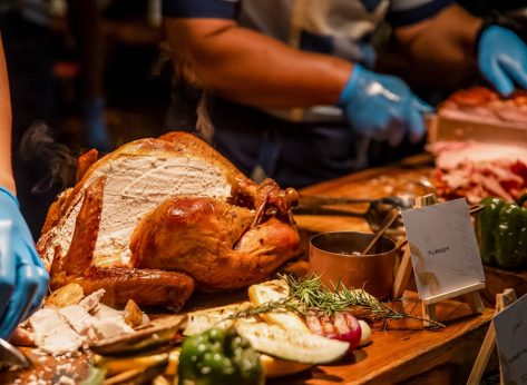 5 Buffet Chains With the Best Carving Stations, According to Diners