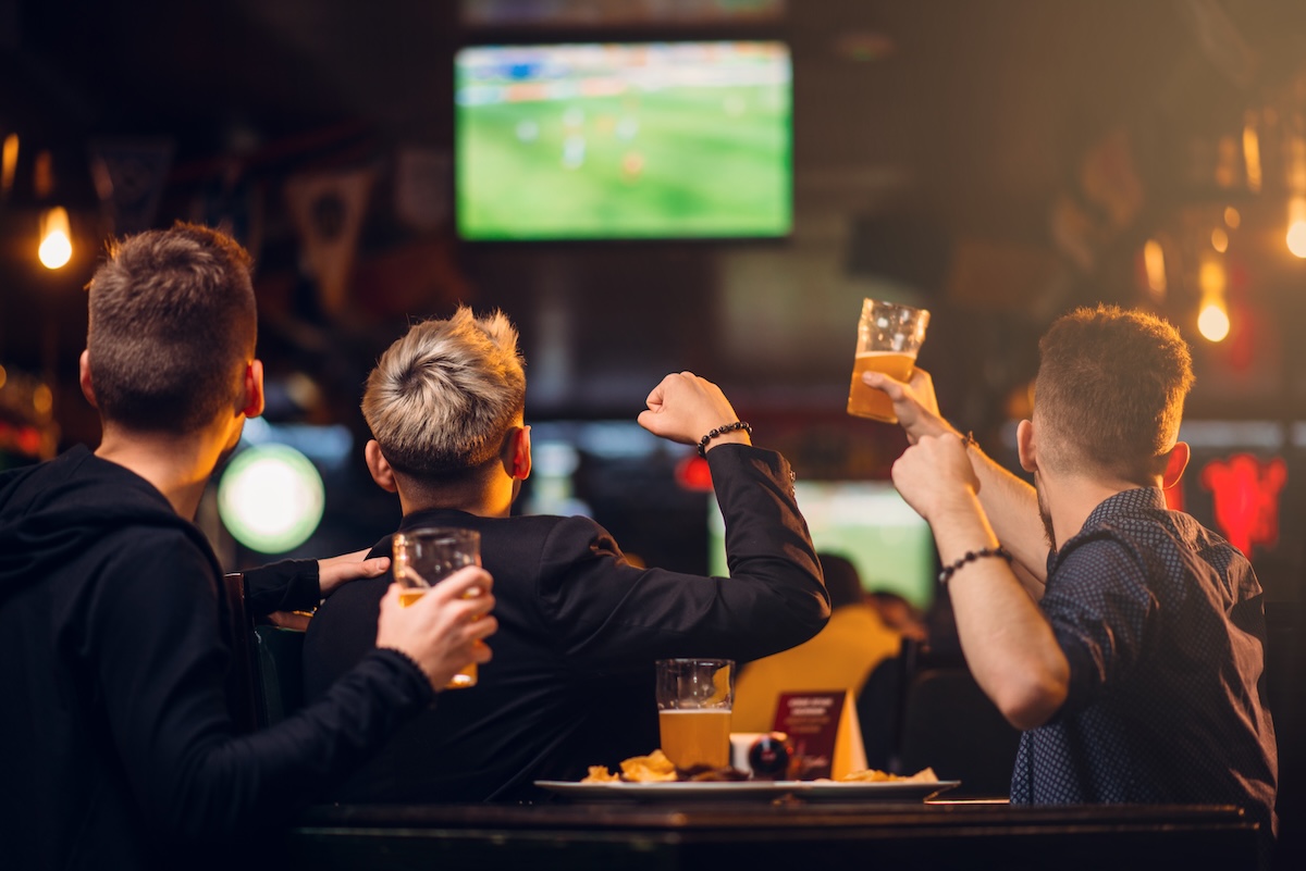 5 Best Sports Bar Chains for Food, According to Diners