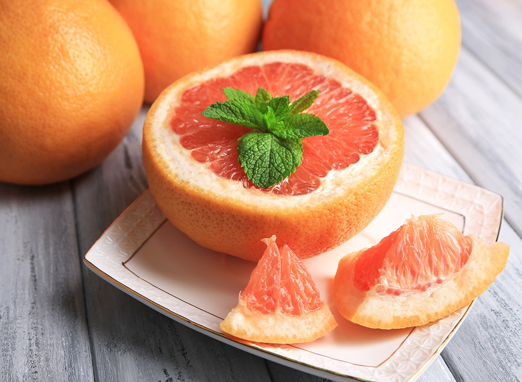 Healthy cooks grapefruit
