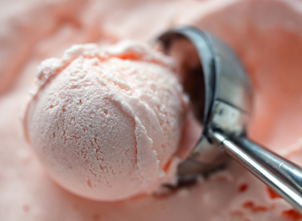 colher de sorvete de morango