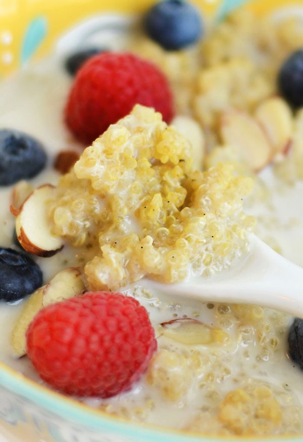 VANILLA BEAN BREAKFAST QUINOA