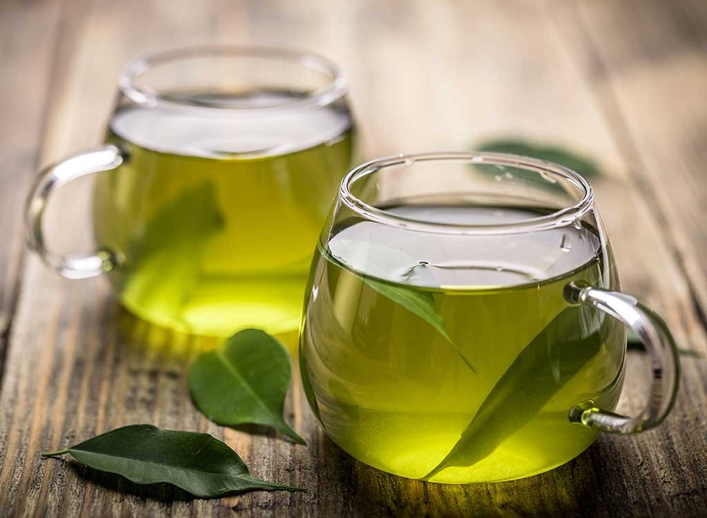 Green tea in mugs - foods that make you poop