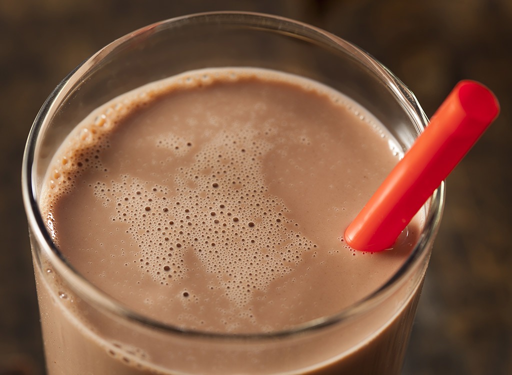 chocolate milk - 10 best drinks for weight loss