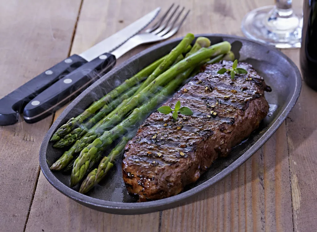 Steak and asparagus