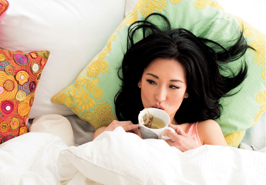 Kelly Choi sipping detox tea