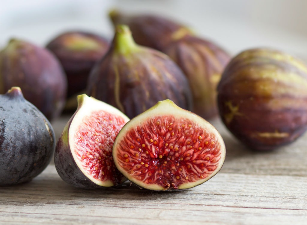 Figs in a pile - calcium rich foods