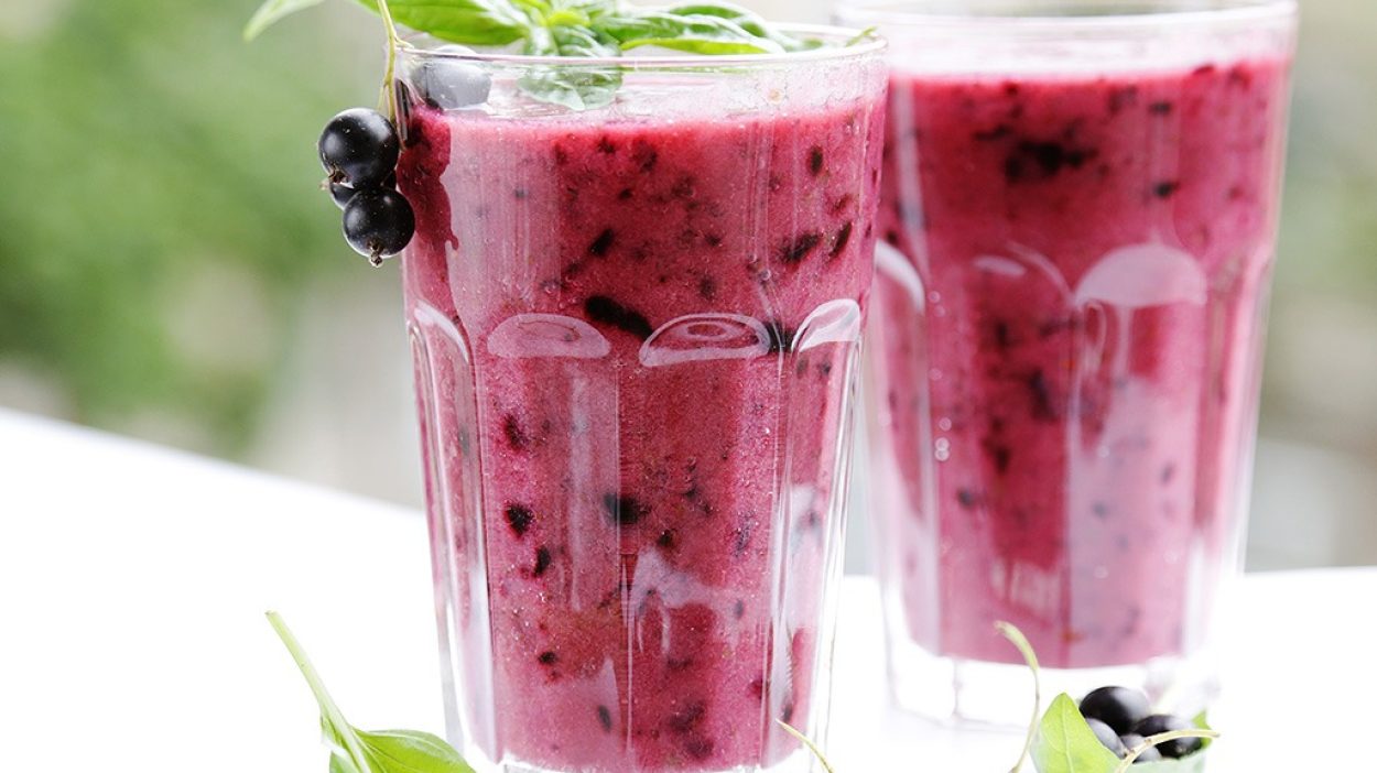 12 Smoothies That Beat Bloating — Eat This Not That