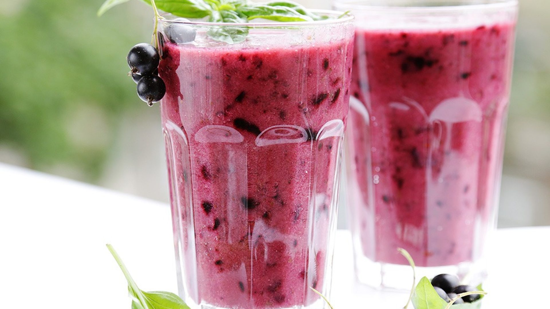 12 Smoothies That Beat Bloating — Eat This Not That