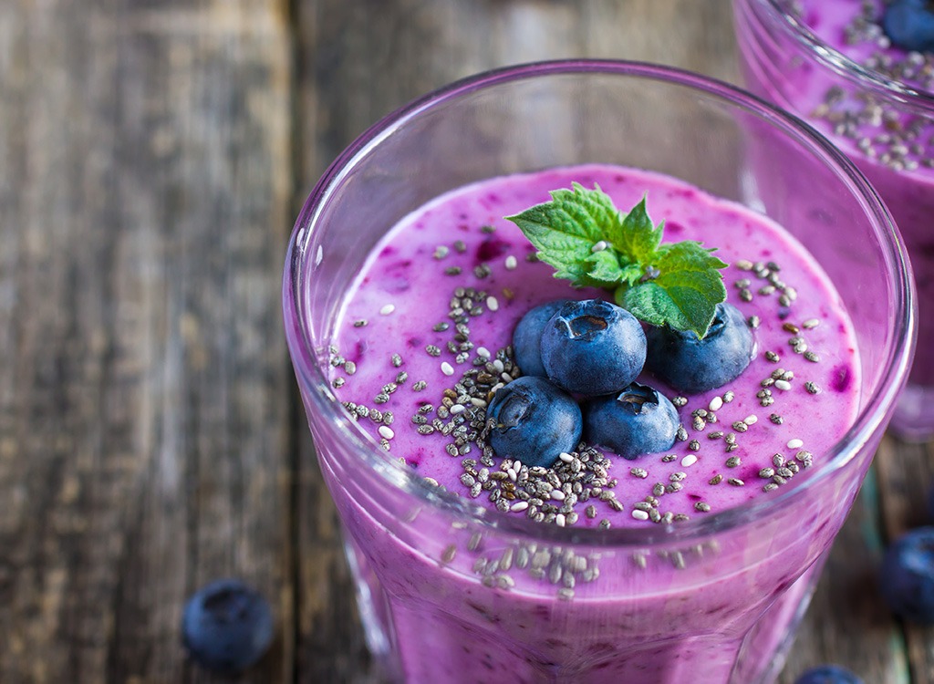 berry smoothie with chia seeds