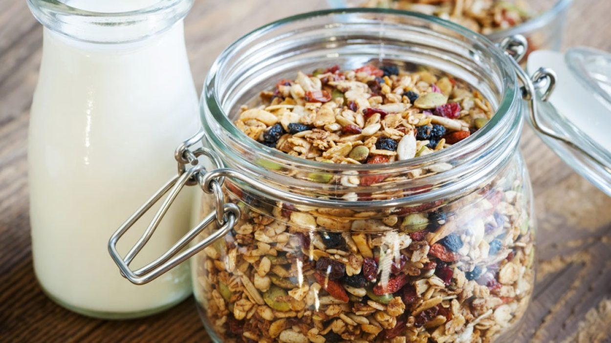The World's 10 Healthiest Granolas You Can Buy Eat This Not That