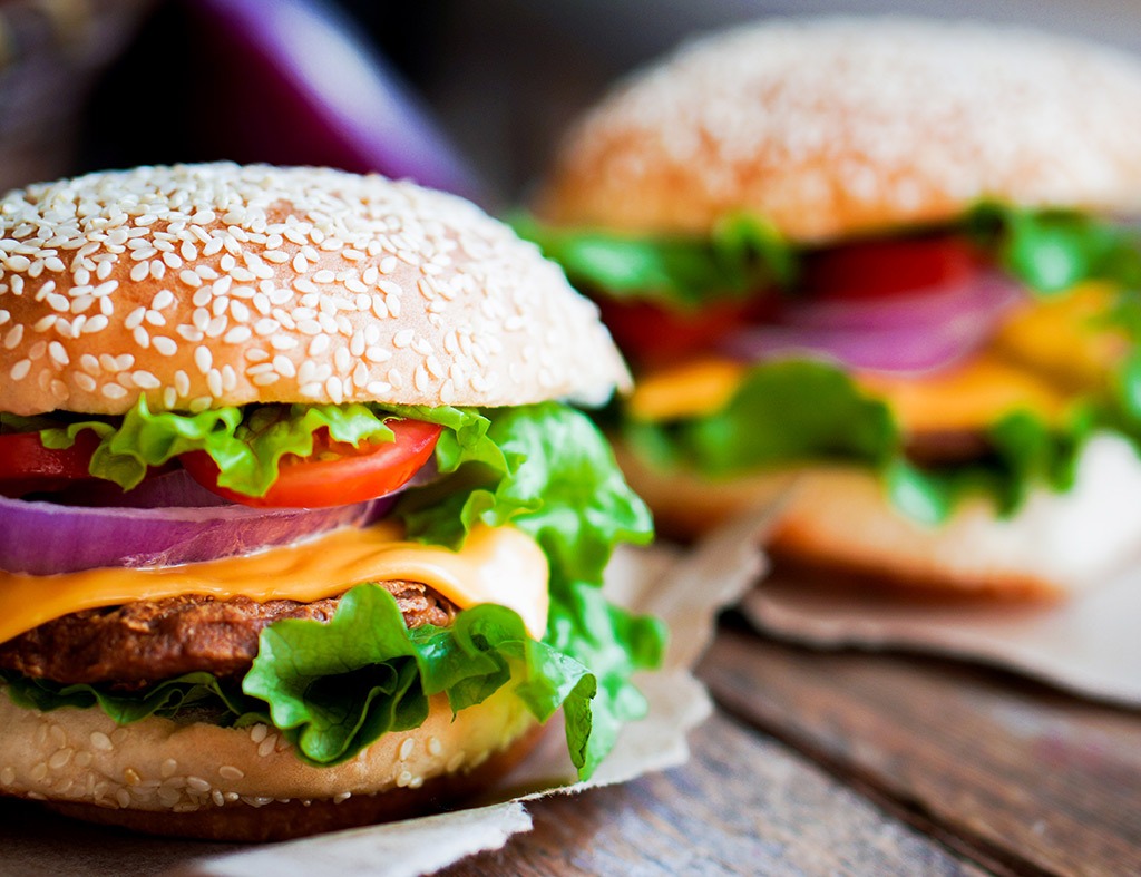 cheeseburgers with sesame buns