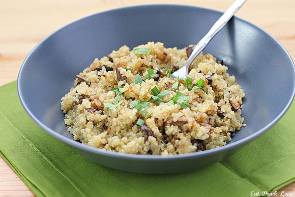 quinoa pilaf in blue bowl