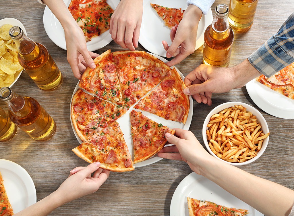 Friends eating pizza