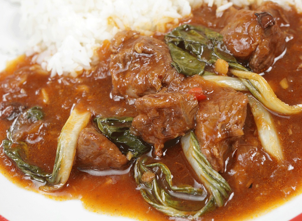 Curried lamb with bok choy, one of the foods to prevent colds