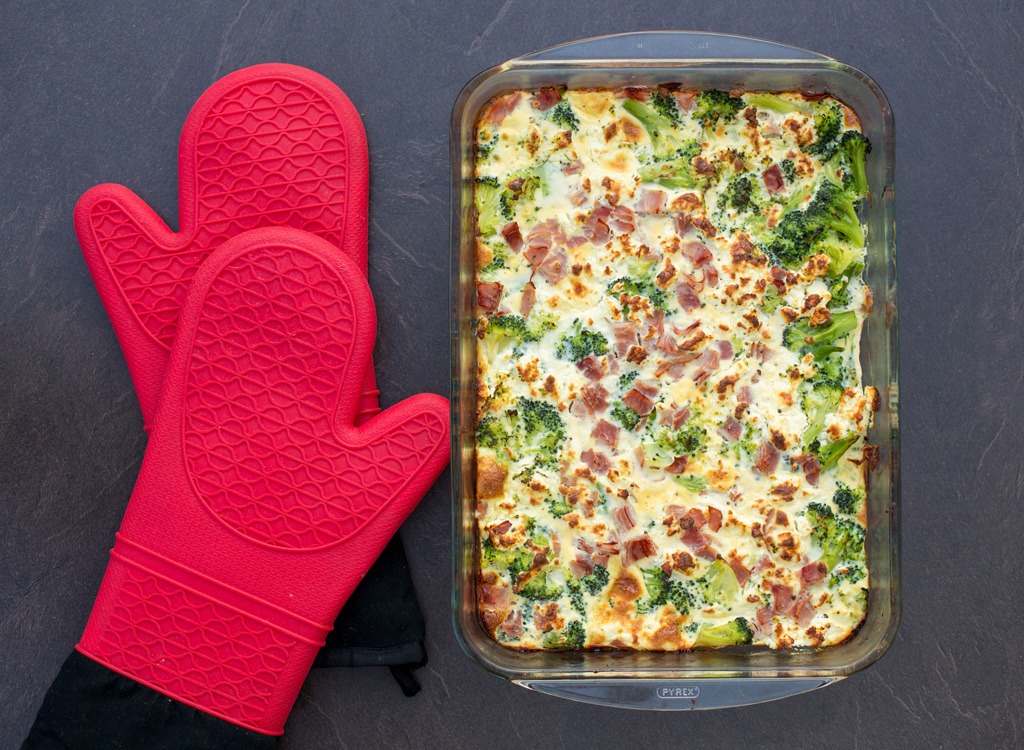 Casserole tips oven mits and casserole